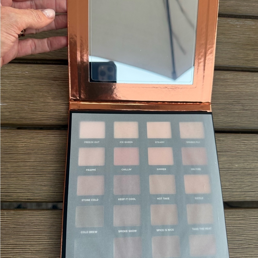 Iconic London “Hotting Up” Eyeshadow Palette